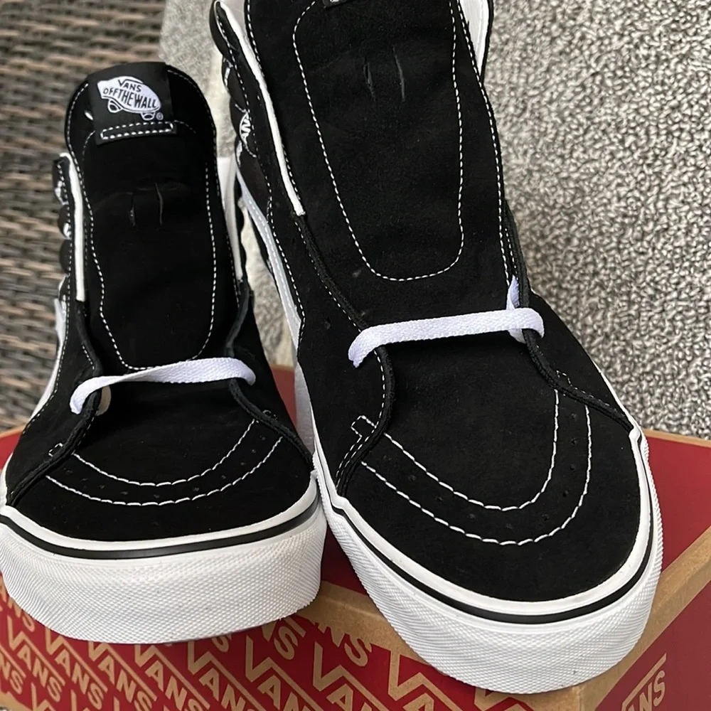 Vans Men’s Sk8-Hi Vans Black/True White Sneakers - Picture 8 of 16